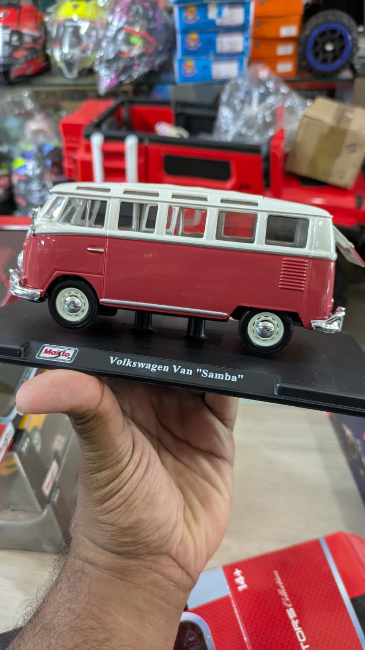 1:25 scale Volkswagen samba van red Maisto Diecast