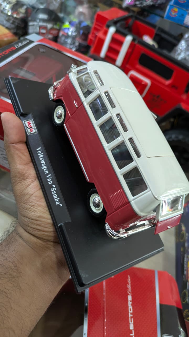 1:25 scale Volkswagen samba van red Maisto Diecast