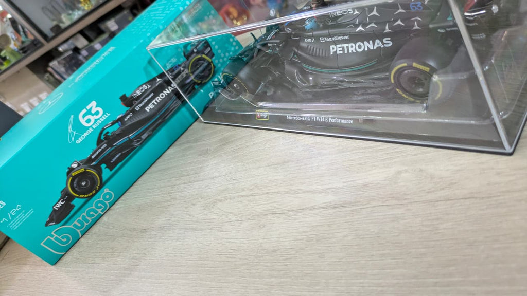 1:24 scale F1 MB AMG W14E Performance bburago collectable model(acrylic box packing)