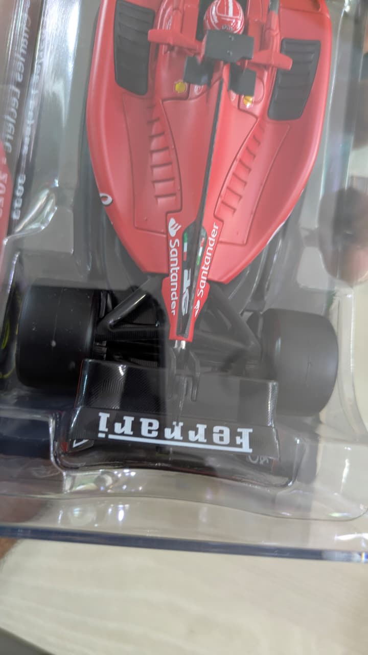 1:24 scale F1 Ferrari SF23 bburago licensed (with acrylic box packing)
