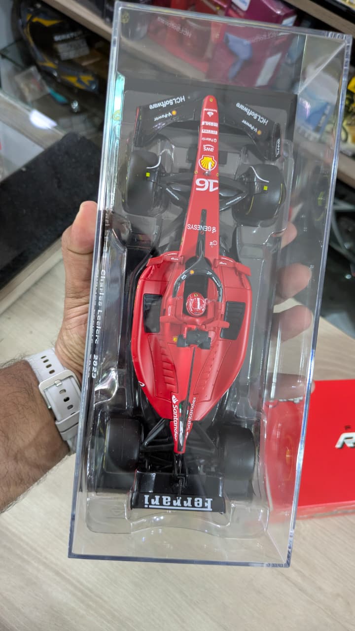 1:24 scale F1 Ferrari SF23 bburago licensed (with acrylic box packing)