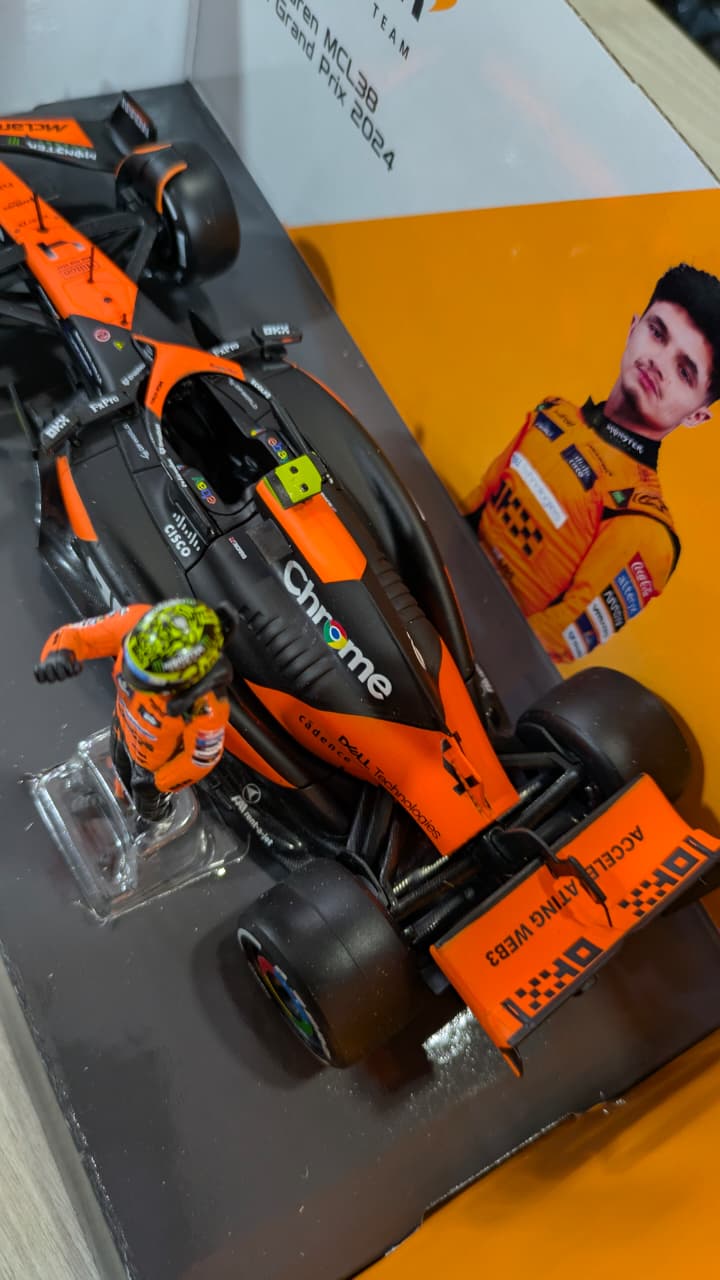 1:24 scale McLaren MCL38 with pilot bburago collectable model