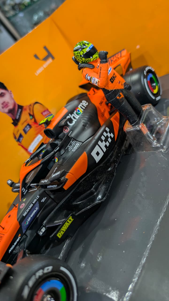 1:24 scale McLaren MCL38 with pilot bburago collectable model