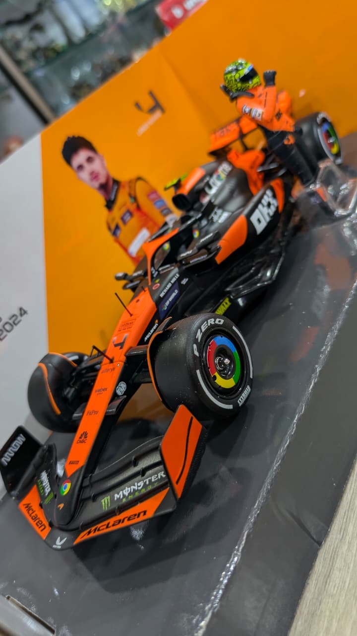 1:24 scale McLaren MCL38 with pilot bburago collectable model