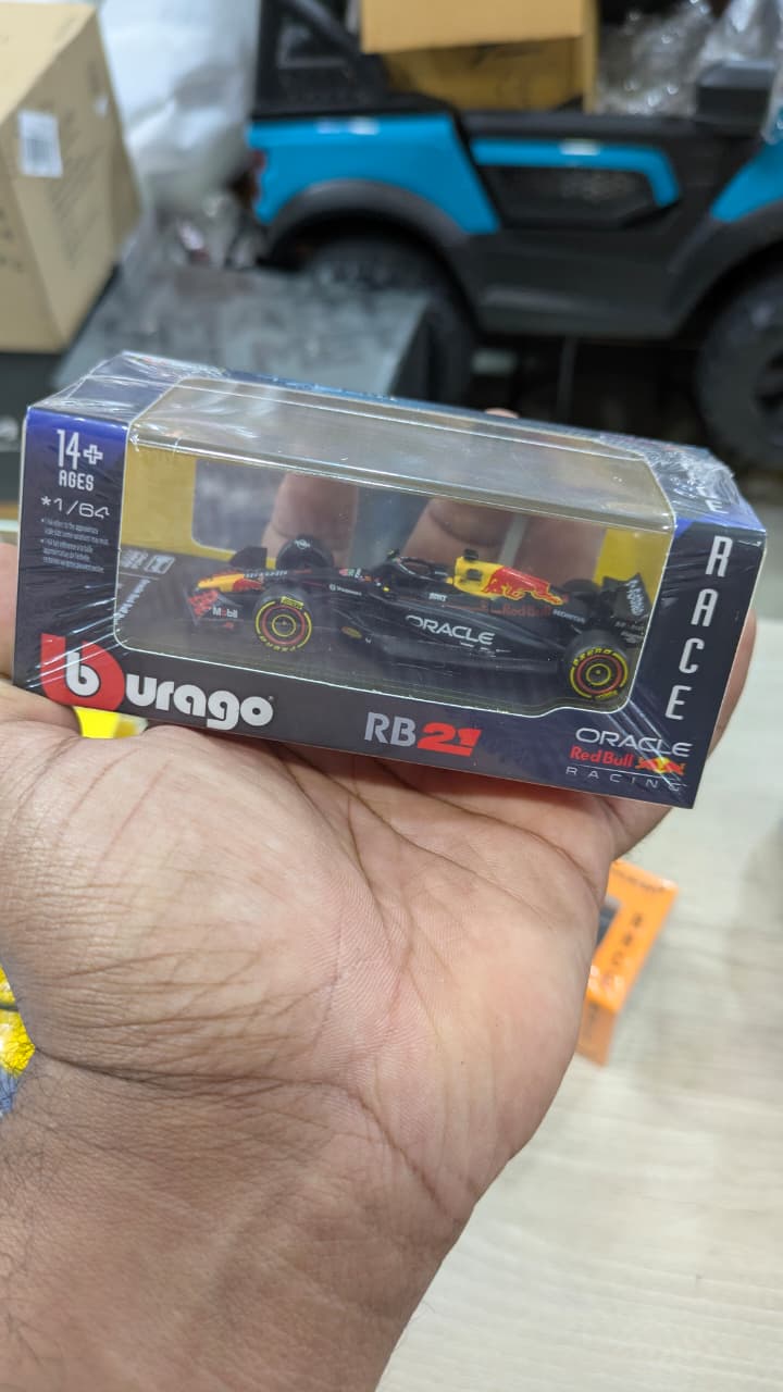 1:64 bburago F1 Oracle Redbull RB21 Max Verstappen Diecast (with acrylic box)