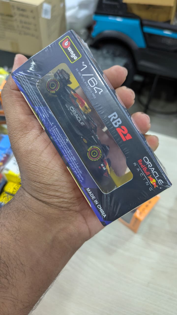 1:64 bburago F1 Oracle Redbull RB21 Max Verstappen Diecast (with acrylic box)