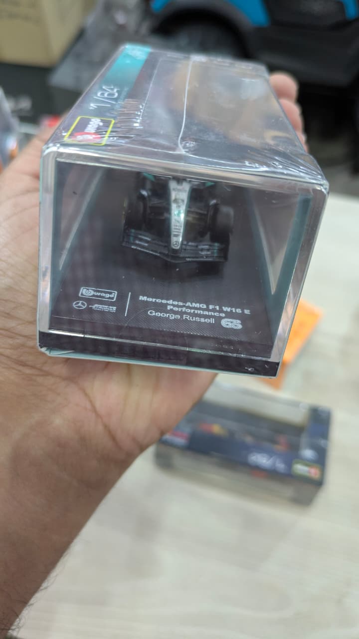 1:64 bburago F1 W16E Mercedes-AMG George Russell Diecast (acrylic box packing )