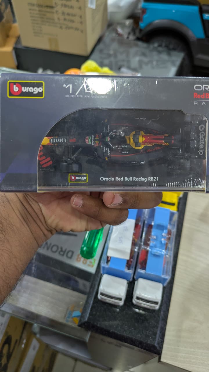 1:43 bburago F1 Oracle RedbullRacing RB21 (with acrylic box )