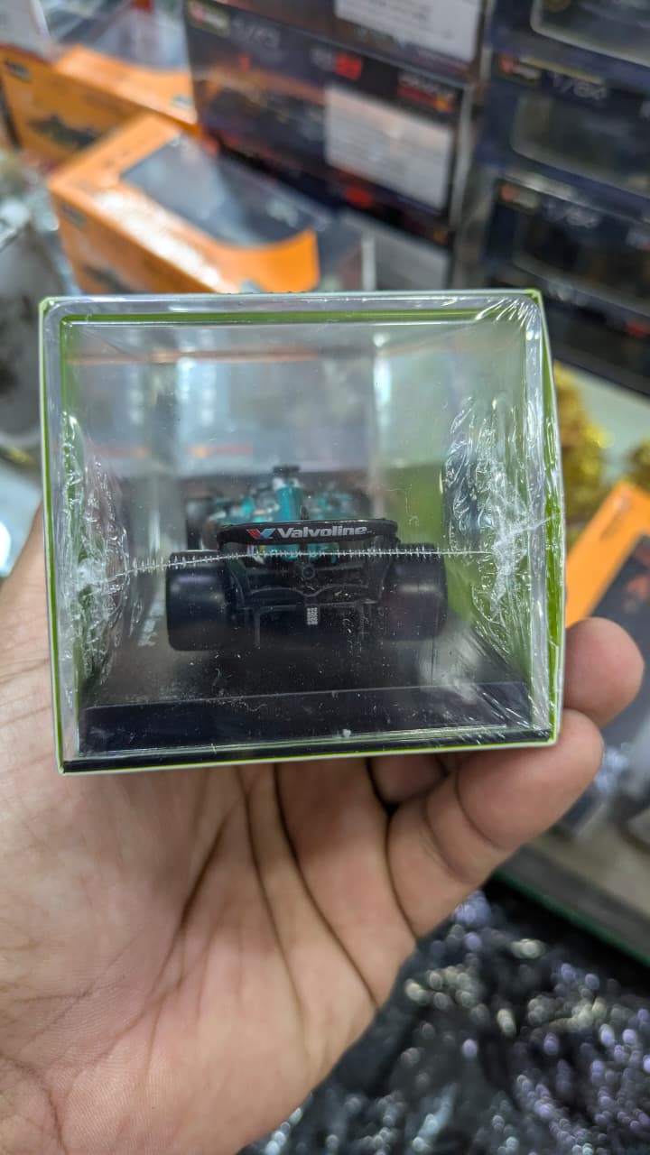 1:43 bburago F1 ASTON MARTIN AMR25-Lance stroll(with acrylic box)