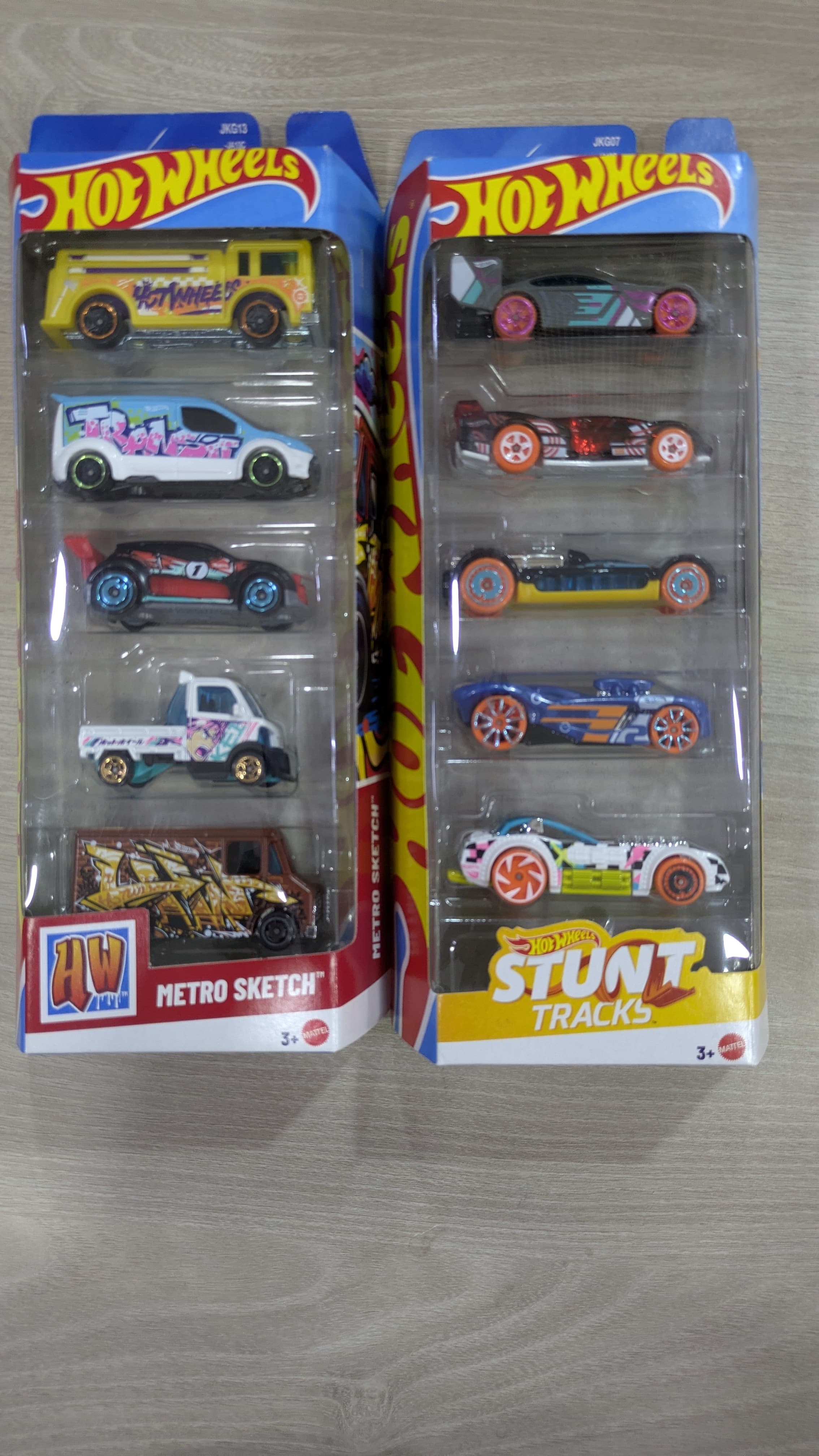 Hotwheels 5 pcs  metro sketch and stunt track set
