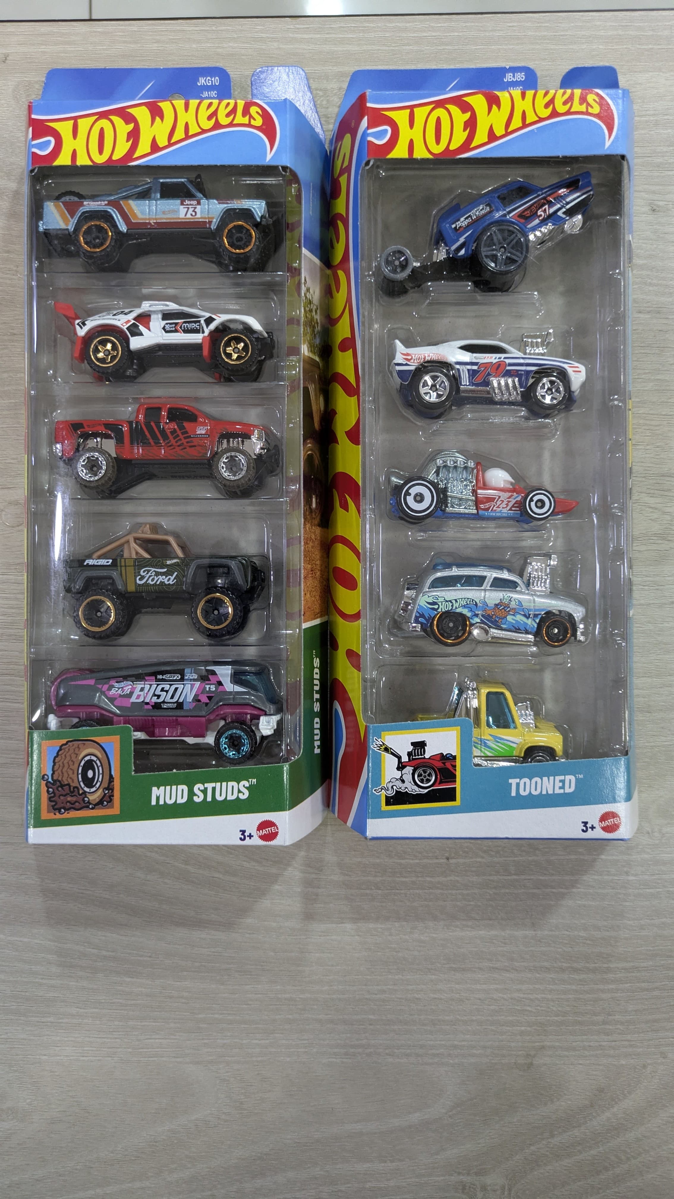 Hotwheels 5pcs pack mud studs and tooned set