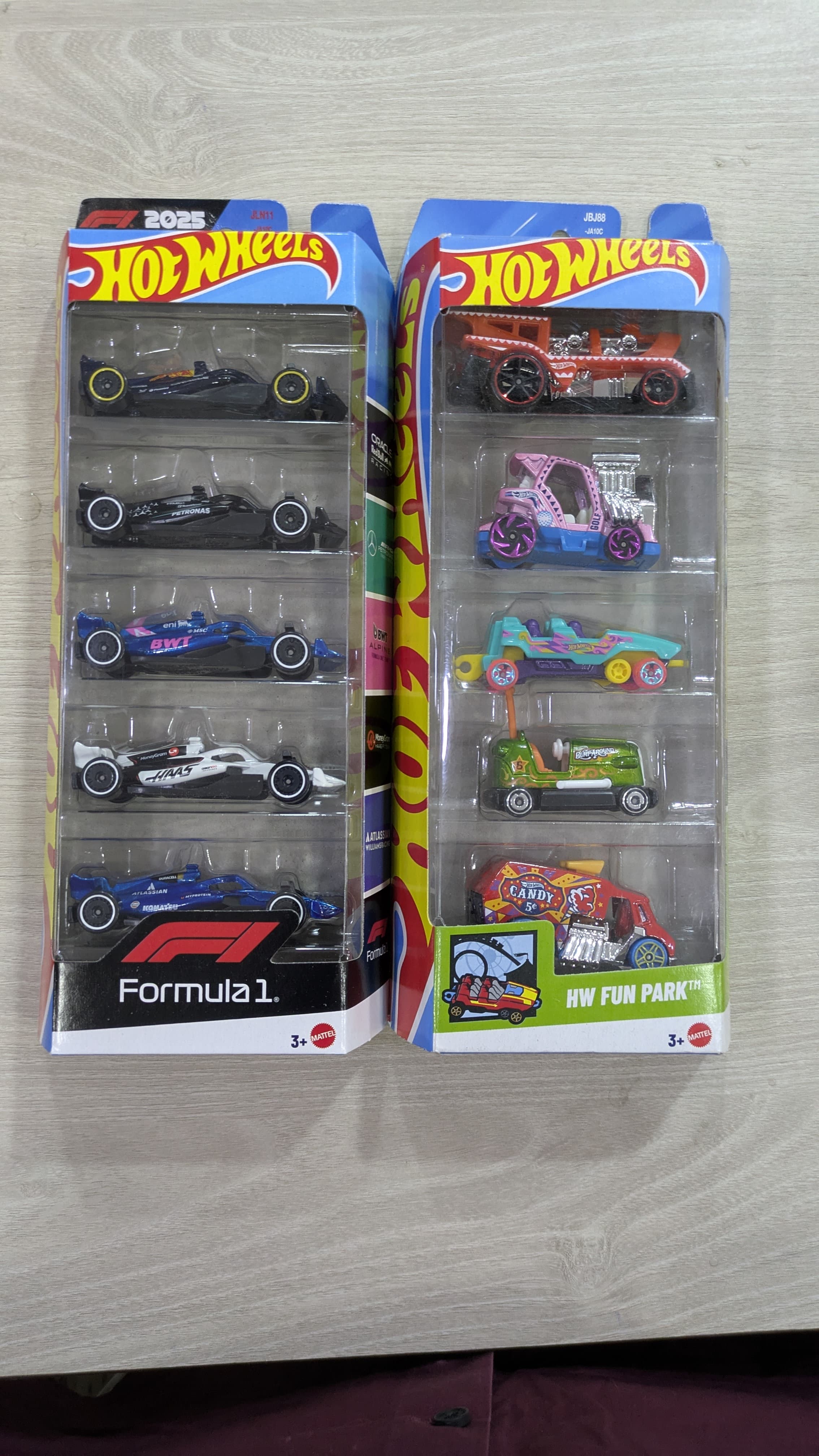 Hotwheels 5pcs pack F1 pack and fun park set