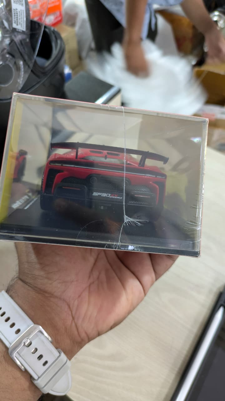 1:24 bburago Ferrari SF90 xx stradale (acrylic box packing)