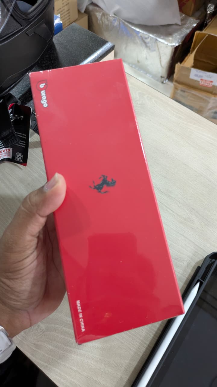 1:24 bburago Ferrari SF90 xx stradale (acrylic box packing)