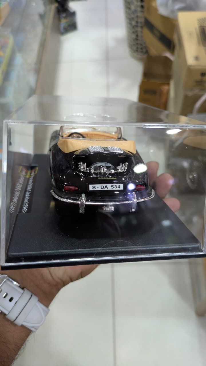 1:24 bburago Porsche 356B cabriolet (1961) Diecast car (acrylic box packing)