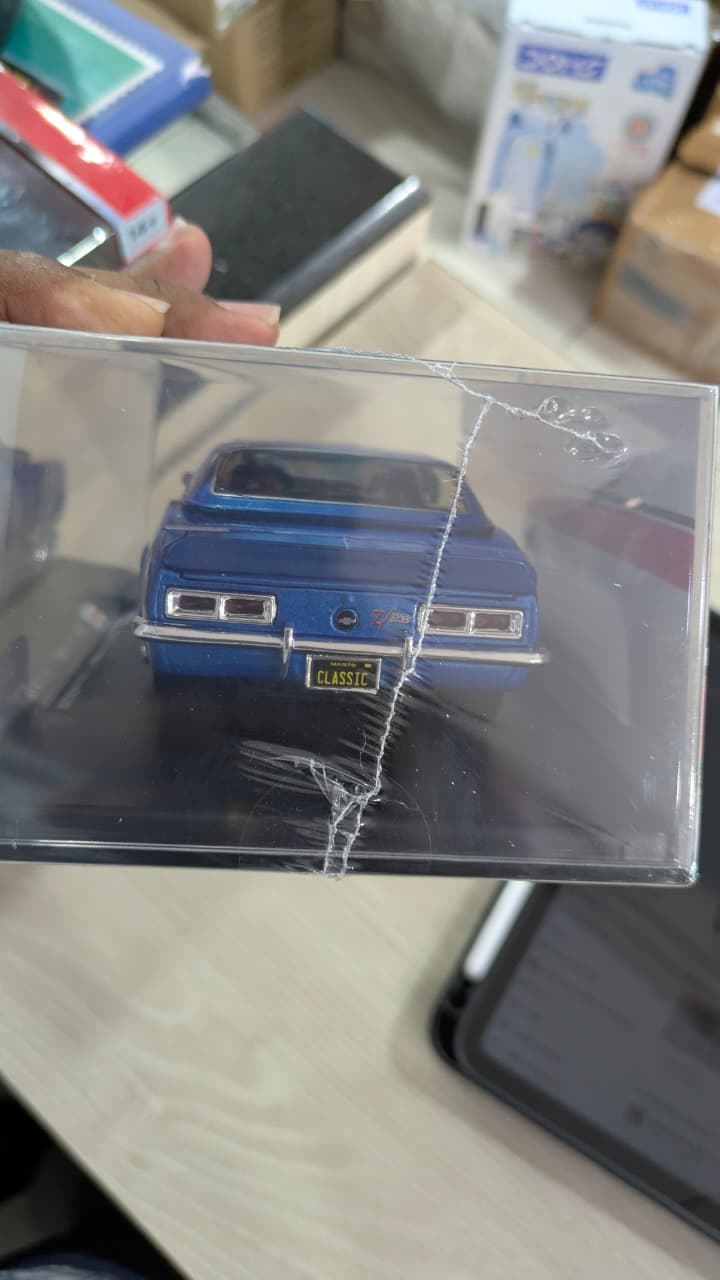 1:24 Maisto 1968 Chevrolet camaro Z/28 Diecast (acrylic box packing)