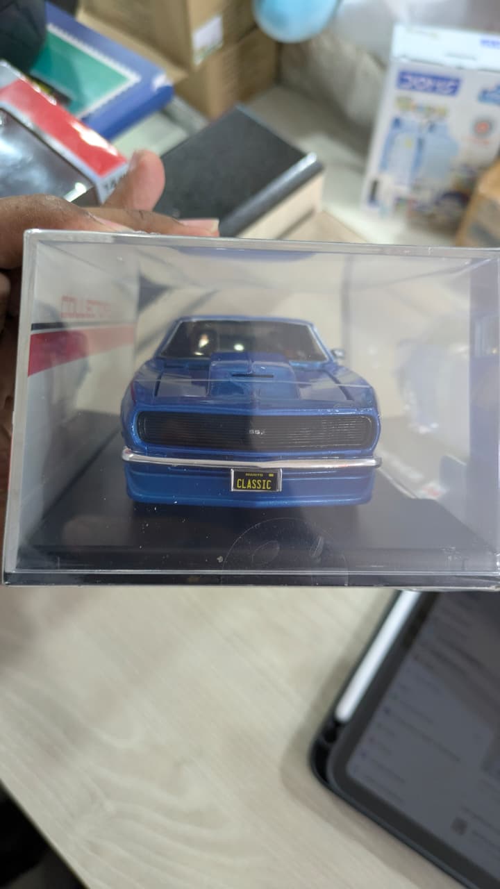 1:24 Maisto 1968 Chevrolet camaro Z/28 Diecast (acrylic box packing)