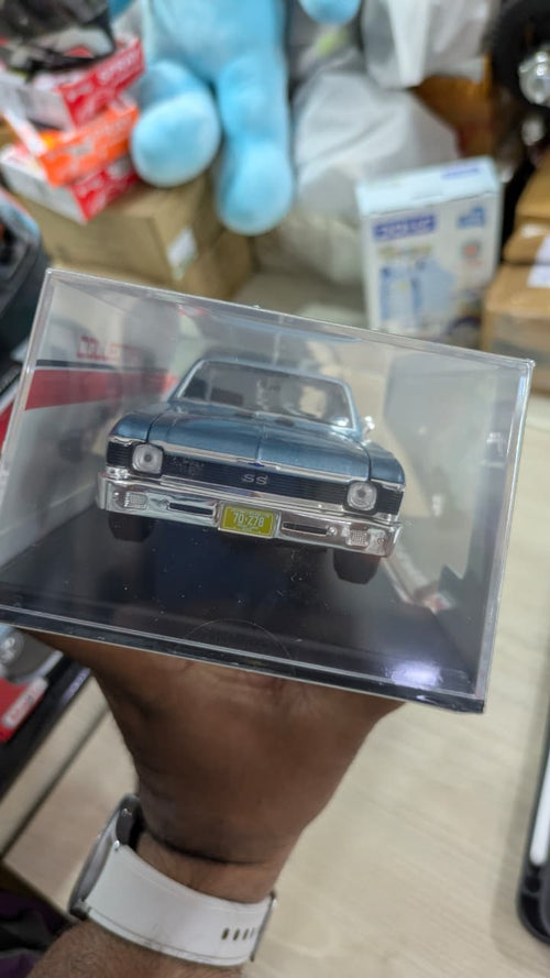 1:24 Maisto 1970 Chevrolet Nova SS Diecast (acrylic box packing)