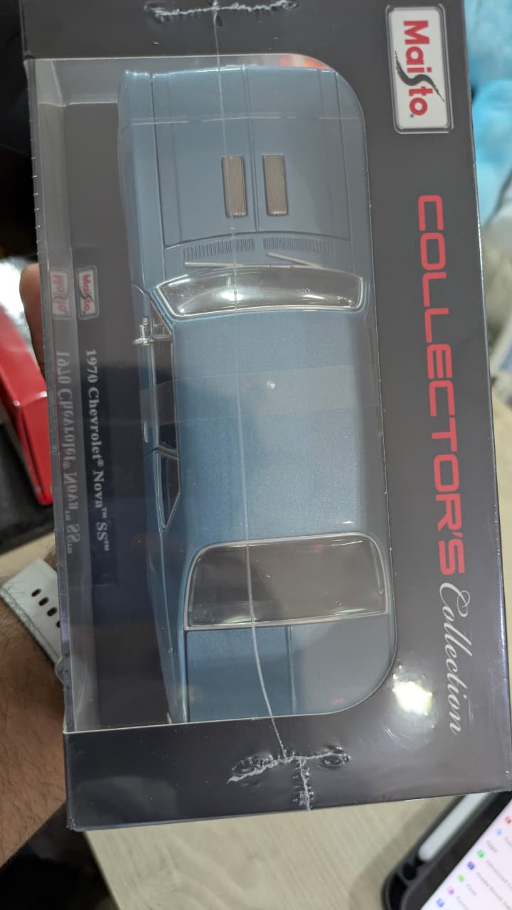 1:24 Maisto 1970 Chevrolet Nova SS Diecast (acrylic box packing)