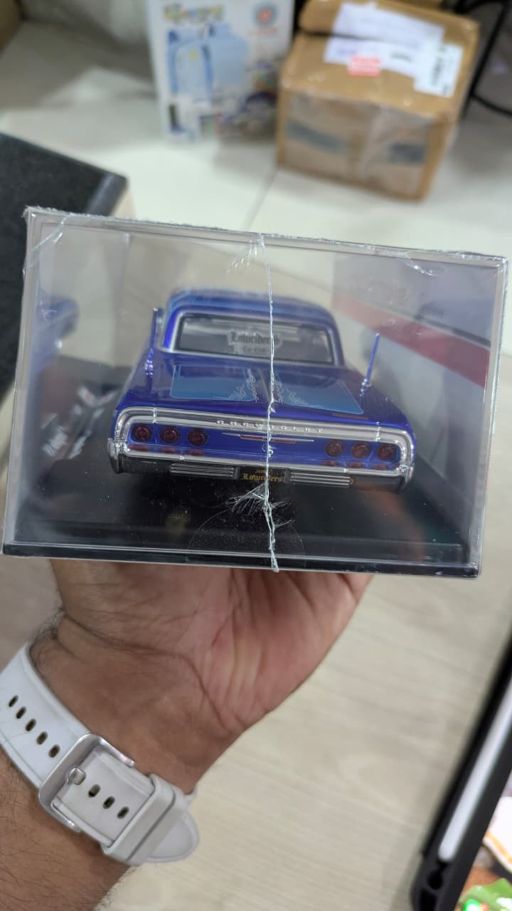1:24 Maisto 1964 Chevrolet Impala SS Diecast (acrylic box packing)