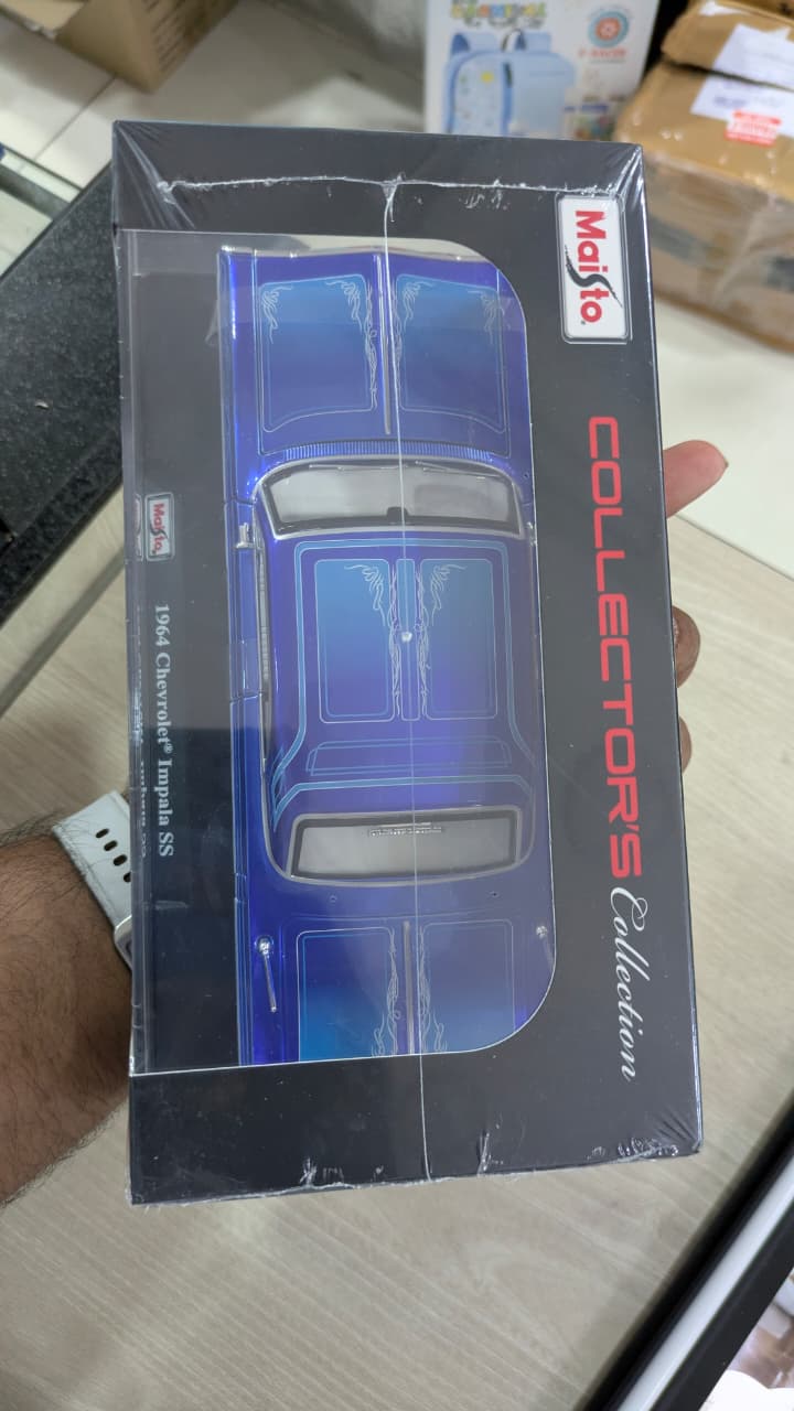 1:24 Maisto 1964 Chevrolet Impala SS Diecast (acrylic box packing)
