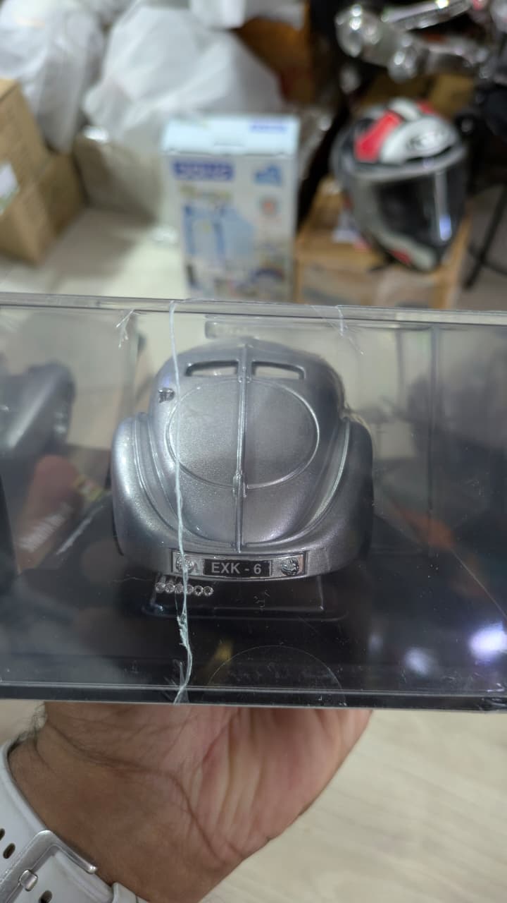 1:24 bburago Bugatti Atlantic Diecast (acrylic box packing)