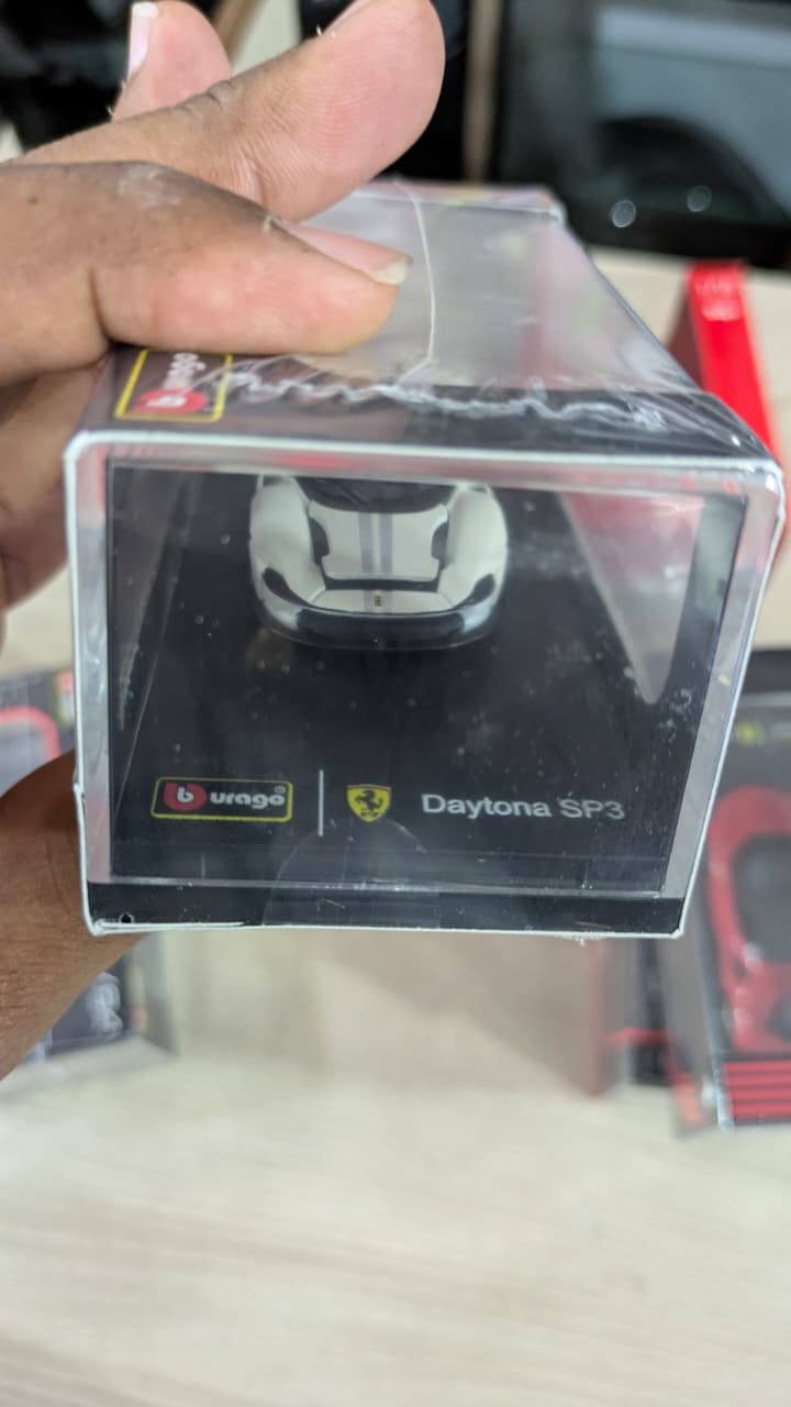 1:64 bburago Ferrari Daytona SP3 Diecast car (acrylic box packing)