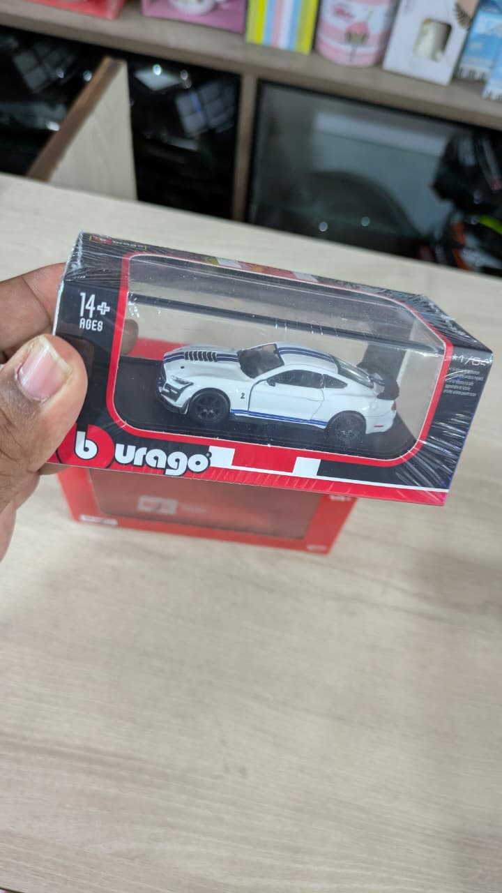 1:64 2020 Mustang Shelby GT500 Diecast car (acrylic box packing) white colour