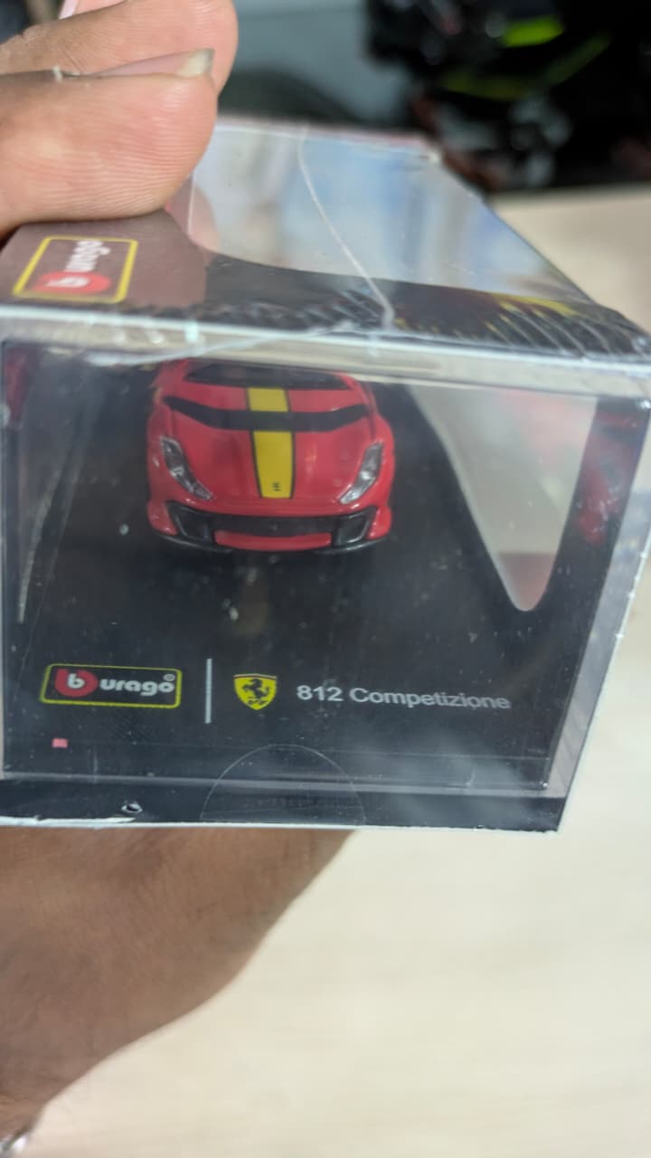 1:64 bburago Ferrari 812 competizione Diecast (acrylic box packing)