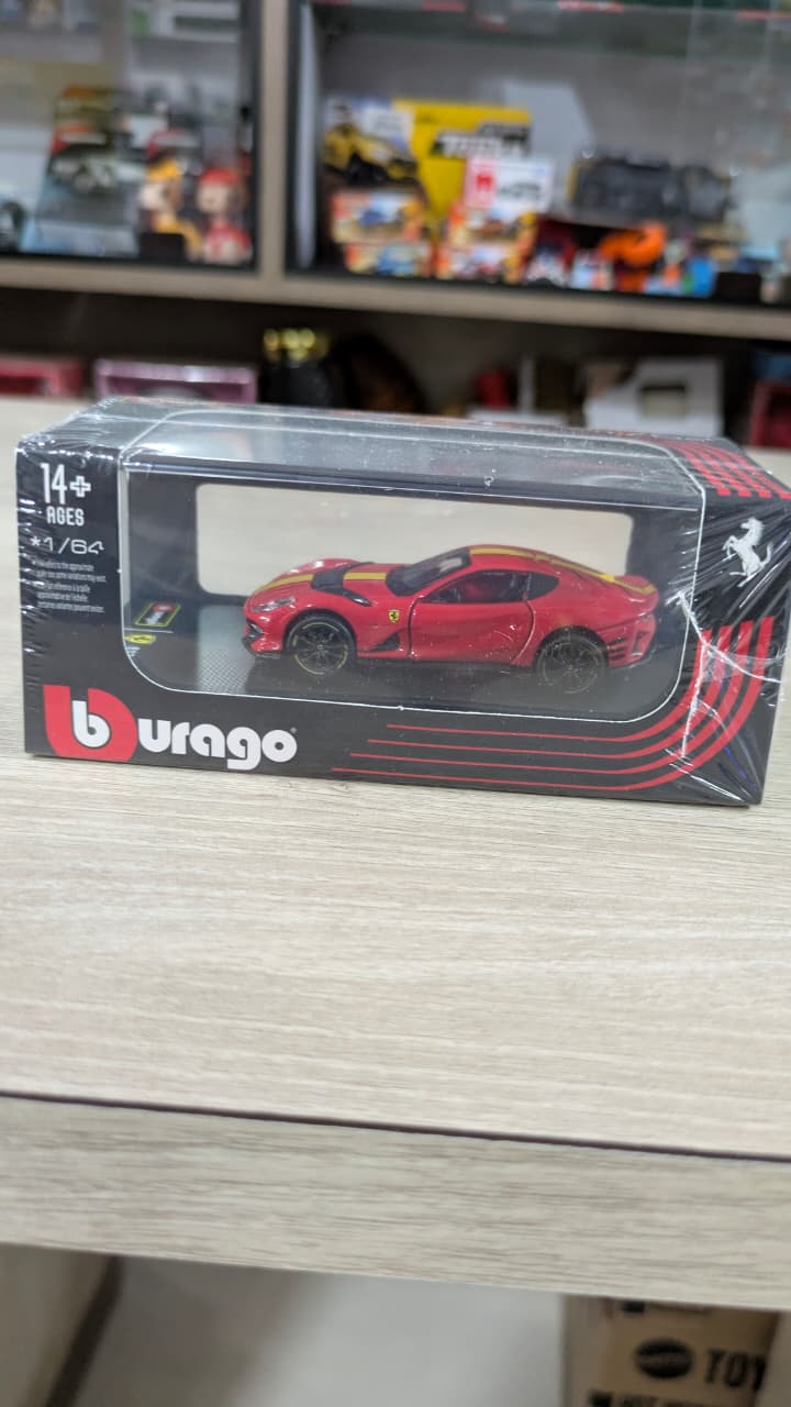 1:64 bburago Ferrari 812 competizione Diecast (acrylic box packing)