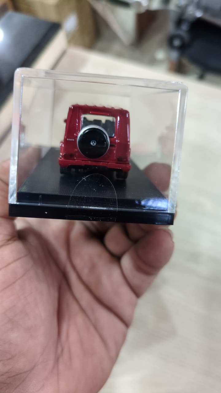 1:64 bburago Mercedes Benz G class Diecast car red (acrylic box packing)