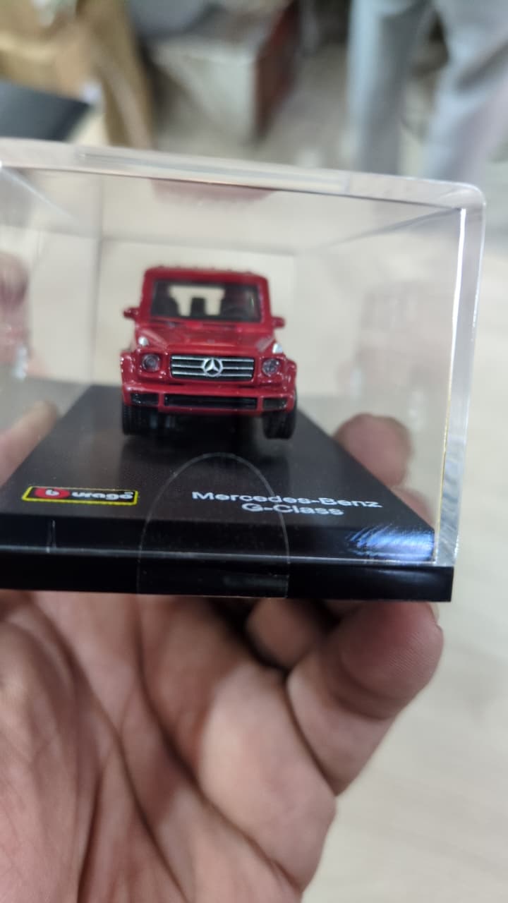 1:64 bburago Mercedes Benz G class Diecast car red (acrylic box packing)