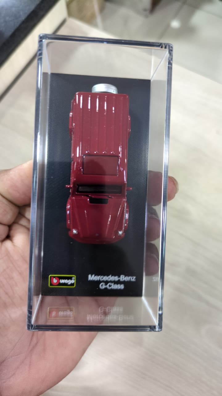 1:64 bburago Mercedes Benz G class Diecast car red (acrylic box packing)