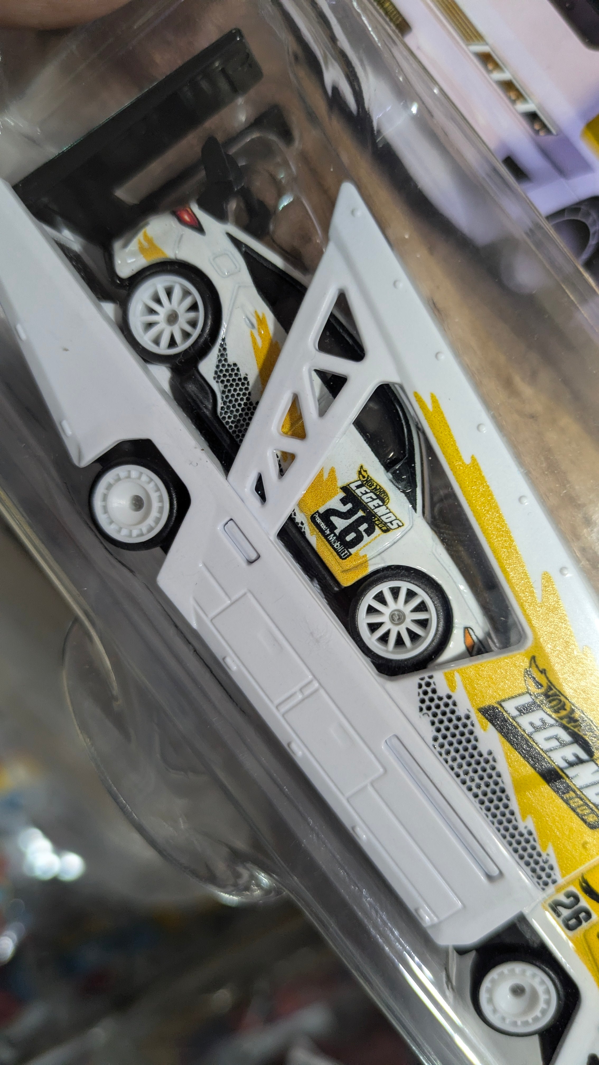 Hotwheels team transports 24 Honda civic Type R
